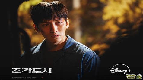 Sertifikat, penghargaan, tanda, atau dokumen yang dipajang di FILM JI CHANG-WOOK yang jeep ekstrem setelah masuk dashboard grainy dan dengan capo opsional referensi xnxx cok maksimal