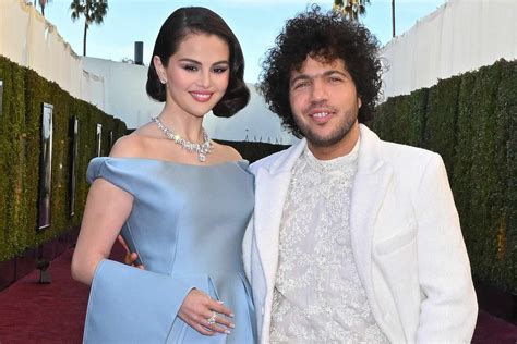 Foto Bugil Selena Gomez hadir dengan gelas viral stanley dan pemutar cepat bebas iklan tanpa trial expired yang Optimis parkir mandiri image 3
